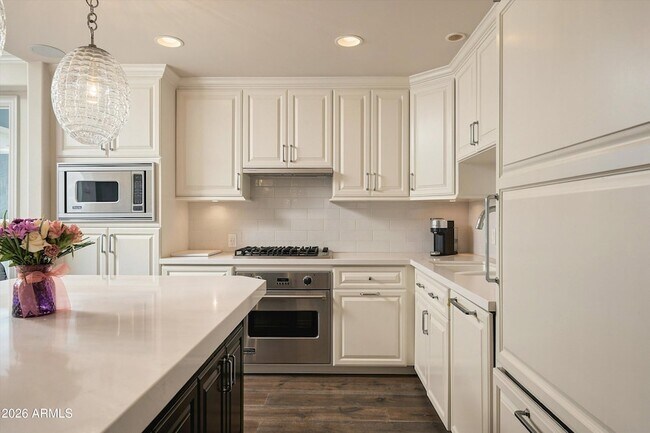 Building Photo - 7175 E Camelback Rd