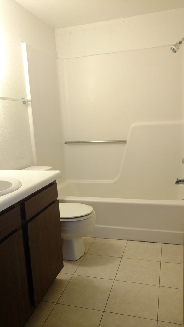 Building Photo - 3623 Ravenwood Cir
