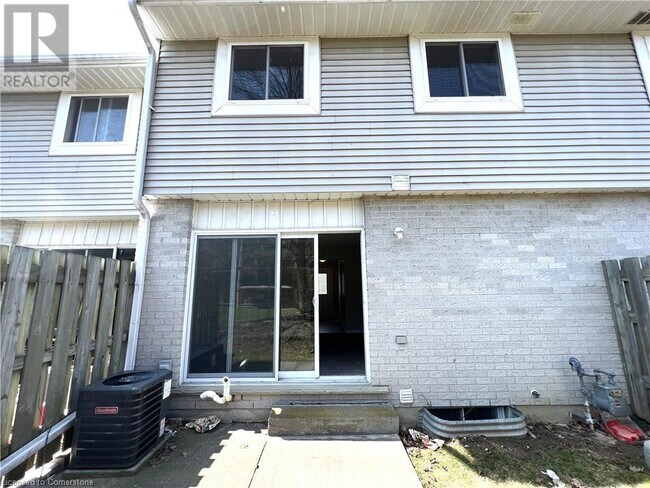 Building Photo - 125 Sekura Crescent