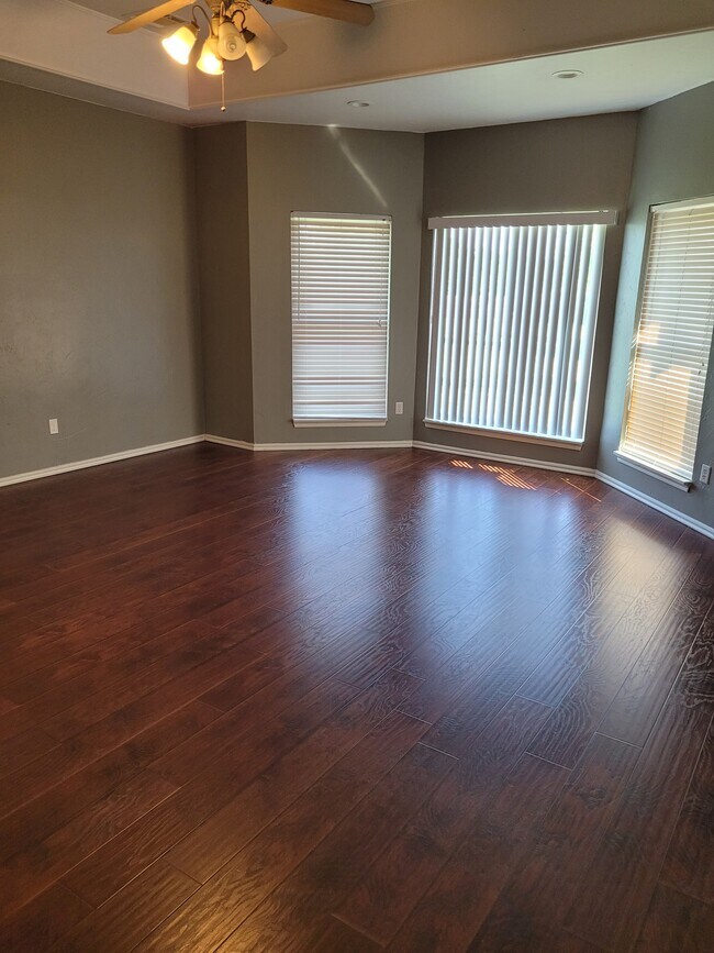 master bedroom - 5500 Ventura Drive