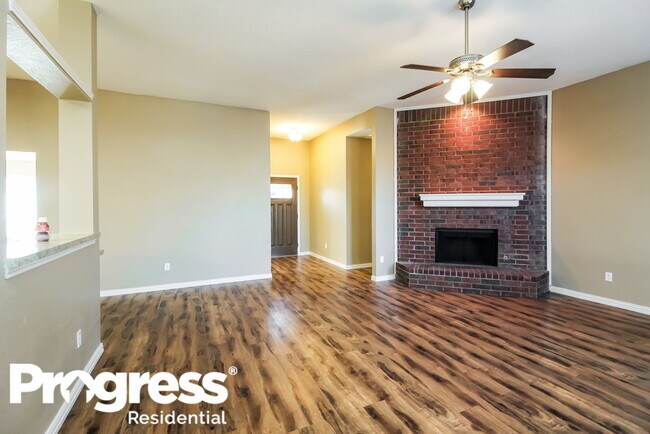 Building Photo - 1552 Warwick Dr