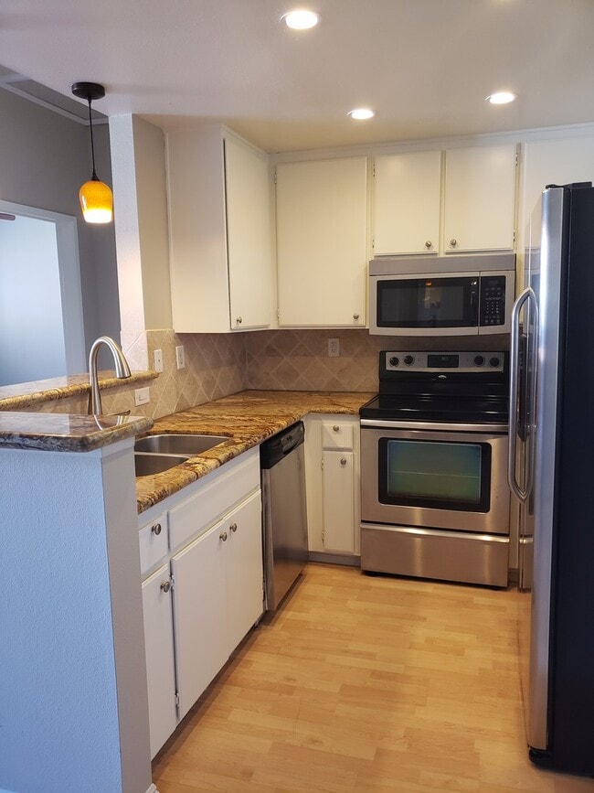 Building Photo - Large 2BD/2BA in Mission Valley - Dual Master Suites! - Open Feel - Quiet, Gated, Central Location!