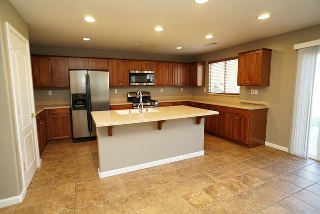 Foto del edificio - Spacious 4 bedroom 2.5 bathroom in Lincoln Crossing!