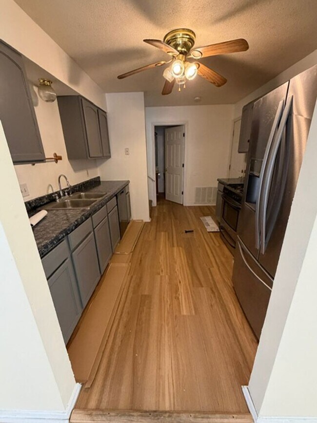 Foto del edificio - Three Bedroom, Two Bath One Car Garage *COMING SOON*