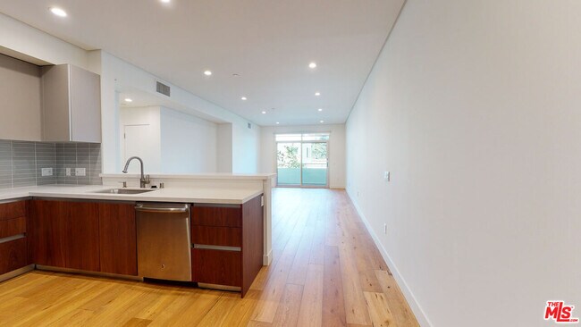 Foto del edificio - 938 Orange Grv Ave