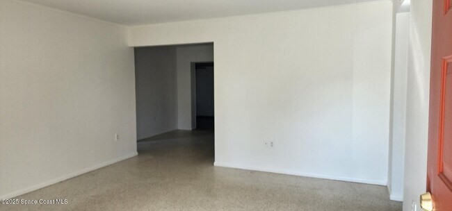 Building Photo - 735 Jacaranda St
