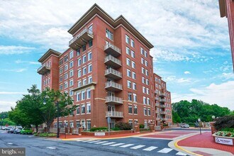 Building Photo - 4490 Market Commons Dr