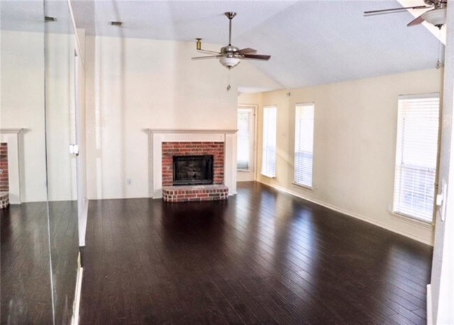 Building Photo - 3047 Renaissance Ct
