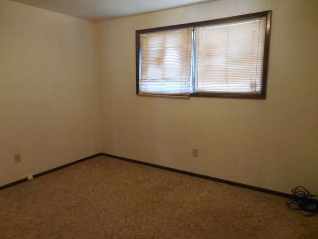 Building Photo - 1208 Iowa St
