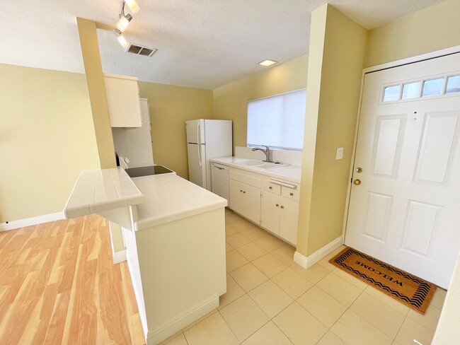 Building Photo - 4300 Shorecrest Ln
