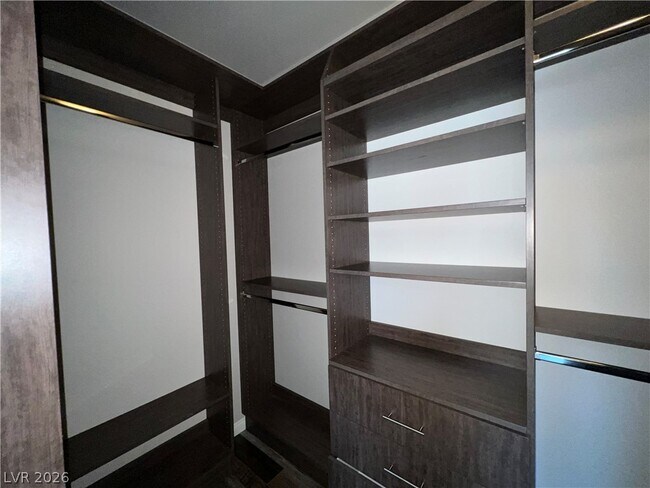 Foto del edificio - 10804 Leatherstocking Ave