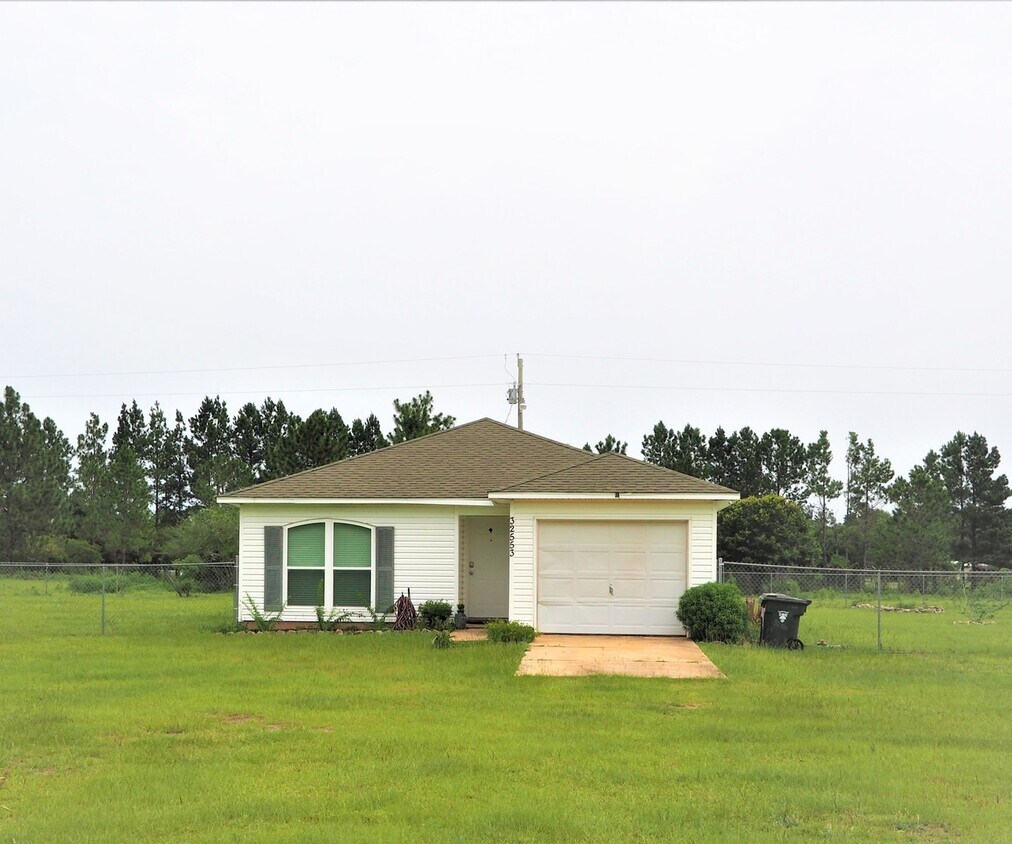 Primary Photo - Charming house with a large fenced yard!