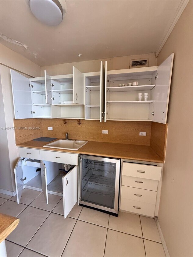 Foto del edificio - 5313 Collins Ave