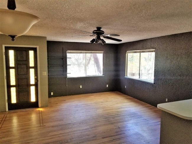 Building Photo - Cute horse haven cottage on acreage..