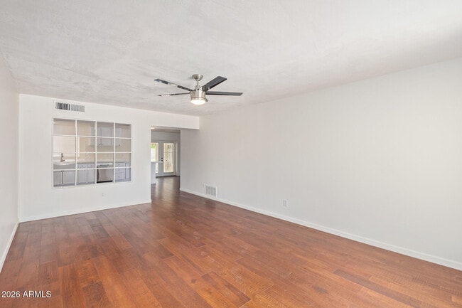 Foto del edificio - 108 W Balboa Dr