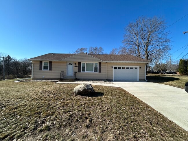 Building Photo - 904 Nichols Rd