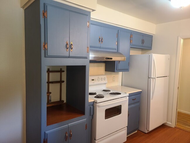 Building Photo - 7084 Wilshire Cir