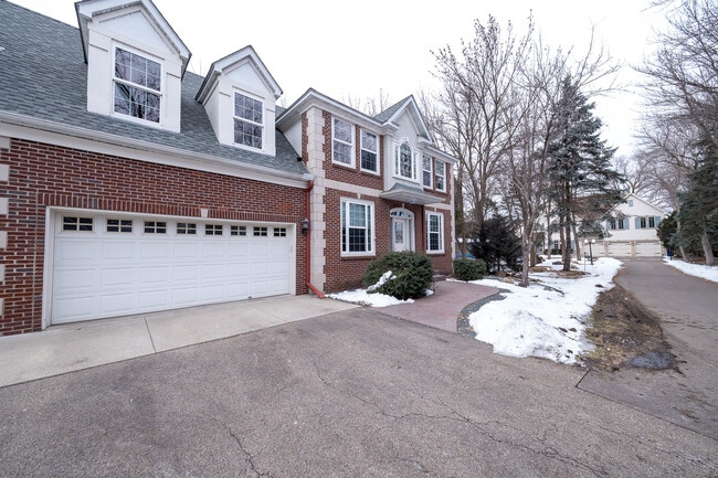 Building Photo - 3290 N Shore Dr