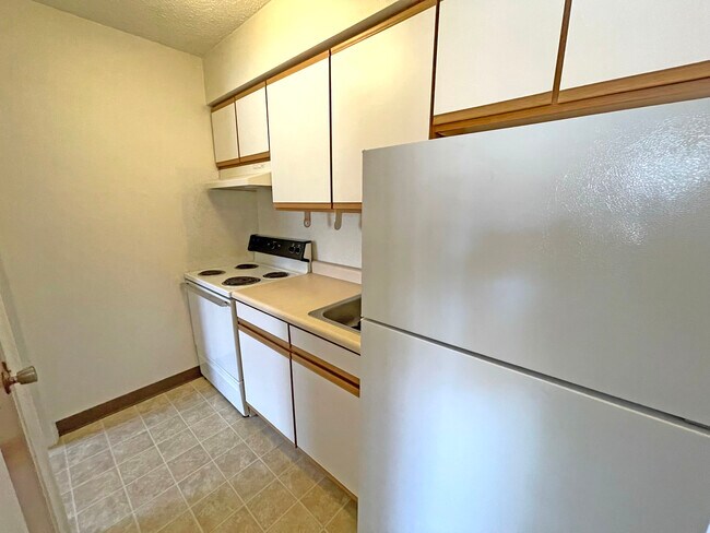 Building Photo - 433 S Van Buren St