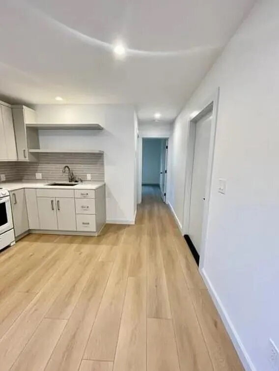 Foto del edificio - This 1BD/1BA Santa Barbara Bungalow sits i...
