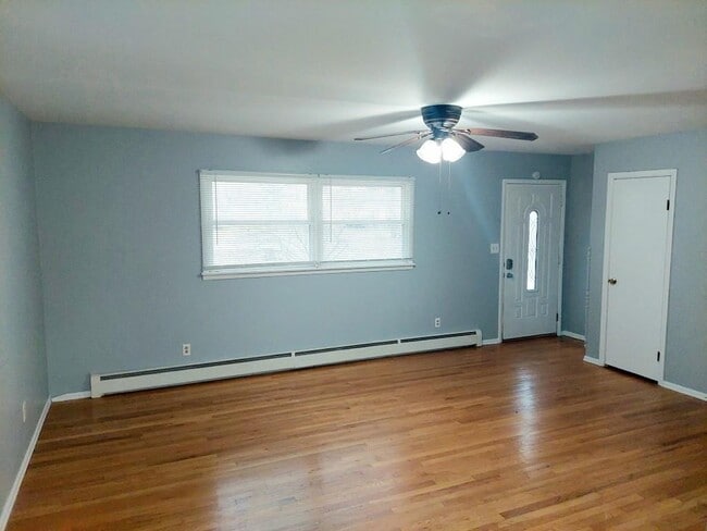 Building Photo - 8044 Beechwood Ave
