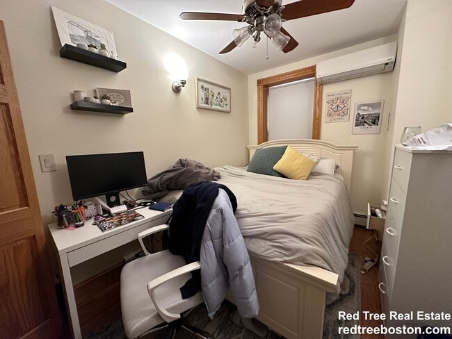 Building Photo - 5 Phillips St