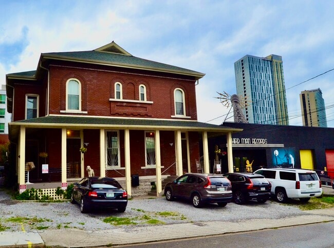 Building Photo - 625 7th Ave S