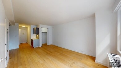 Building Photo - 222 E 39th St