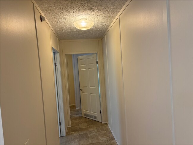 Building Photo - 608 Clear Lake Rd