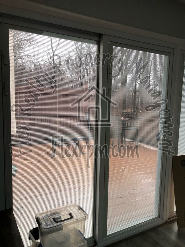 Building Photo - Beautiful 2 Bed Condo....Half off 1st mont...