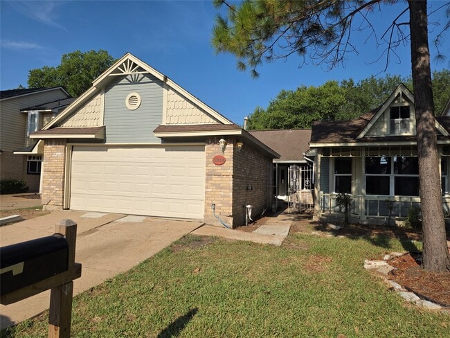 Foto del edificio - 3214 S Briar Knoll Dr