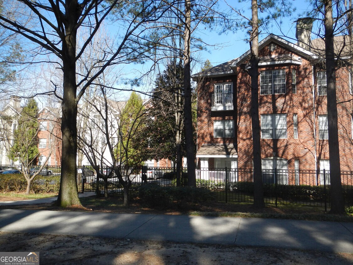Primary Photo - 5641 Roswell Rd
