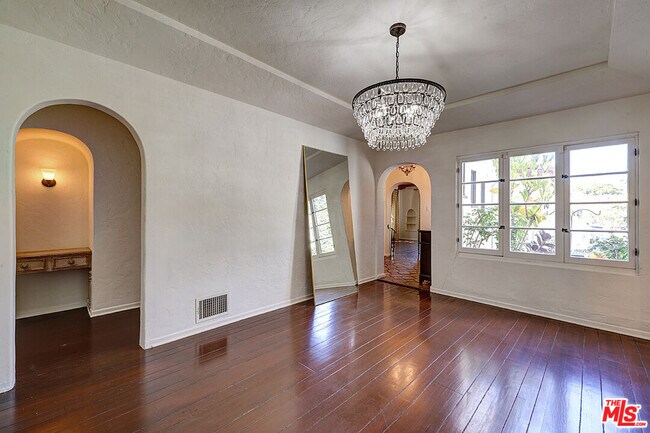 Foto del edificio - 6630 Colgate Ave