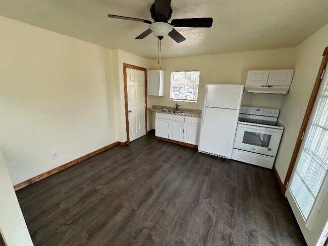 Foto del edificio - 10004 Wrangler Wy