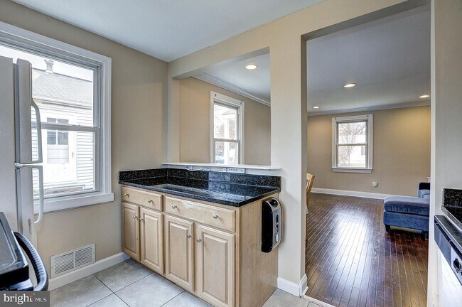 Open pass-through from kitchen to dining room! - 700 Burgundy Dr