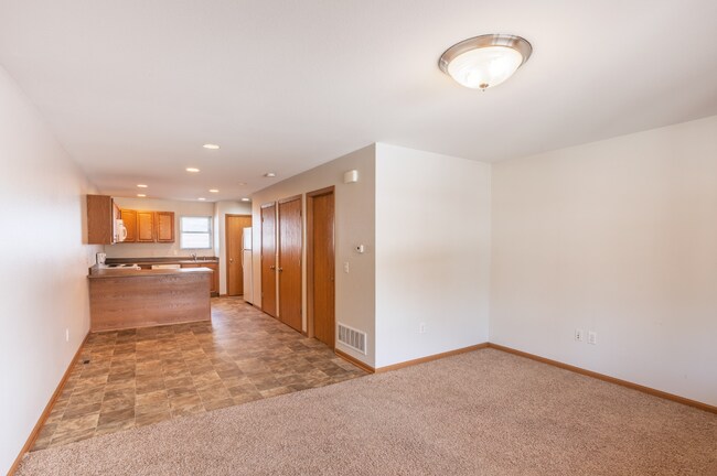 Building Photo - 821 Hawkeye Dr