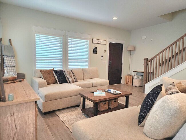 Building Photo - Perfect Blend of Comfort