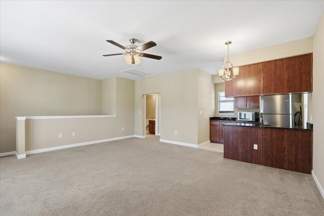 Building Photo - 290 Westlawn Dr