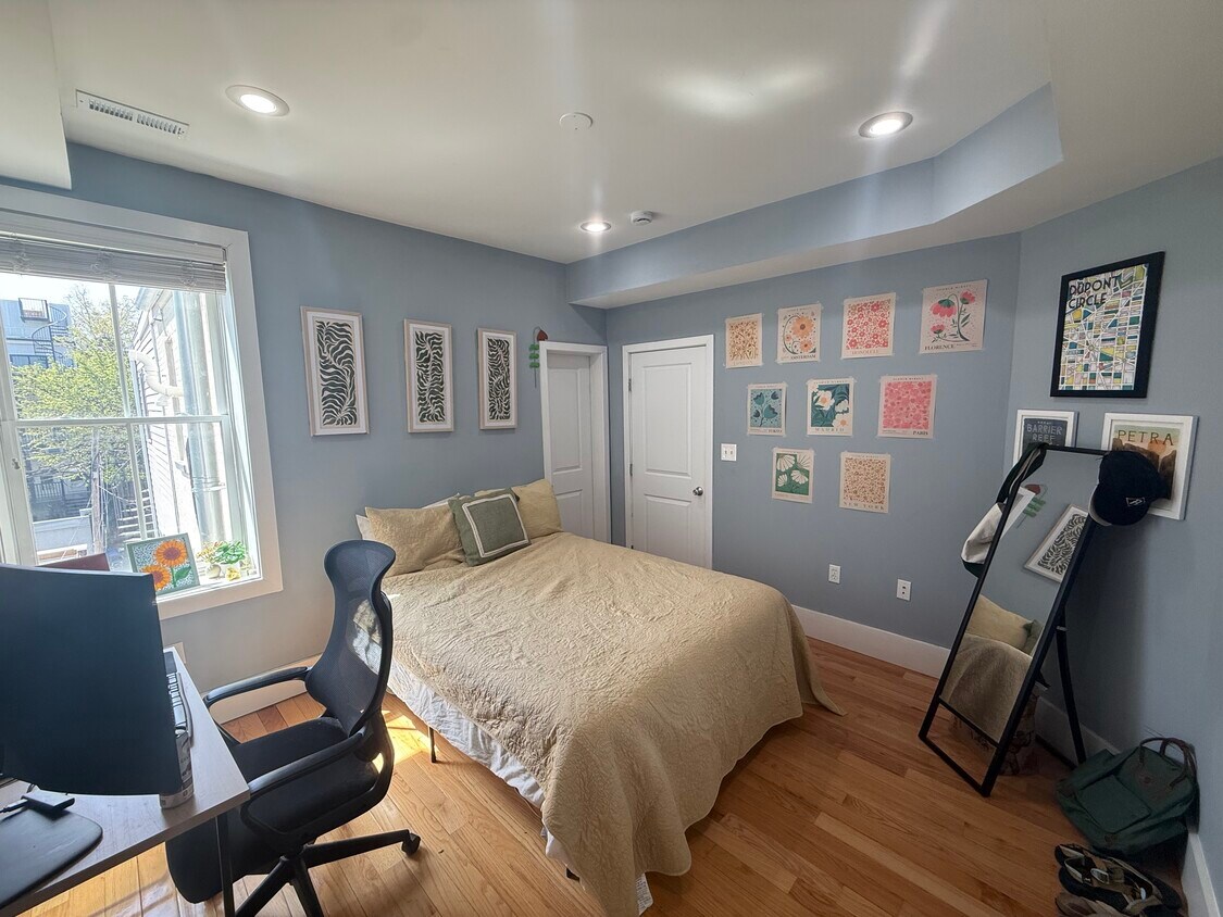 Foto del edificio - 1346 Kenyon St NW