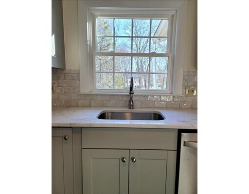 Foto del edificio - 63 Lowland Rd