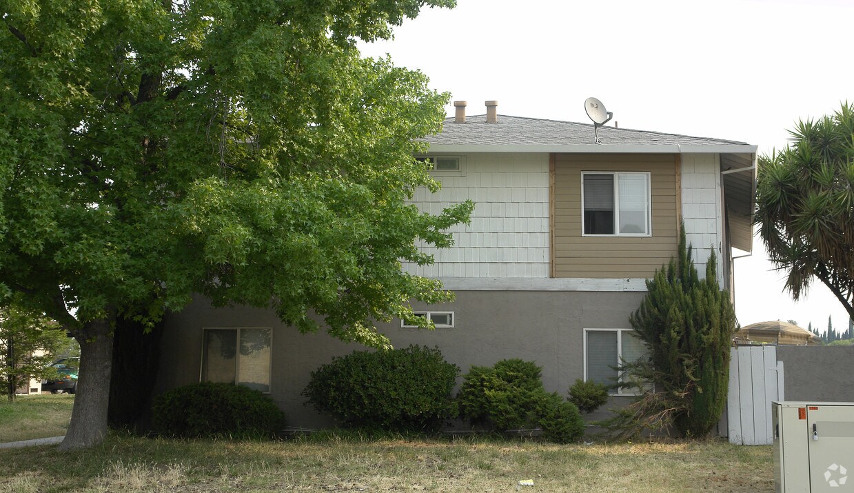 Foto principal - 1706 Sycamore Dr