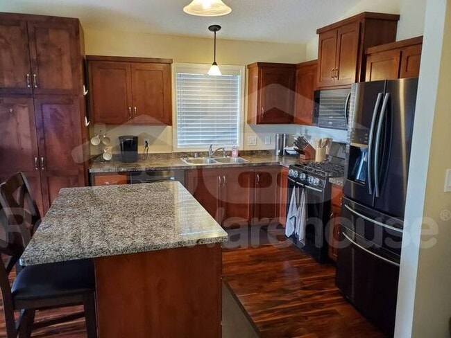 Building Photo - Beautiful Home, Great Location