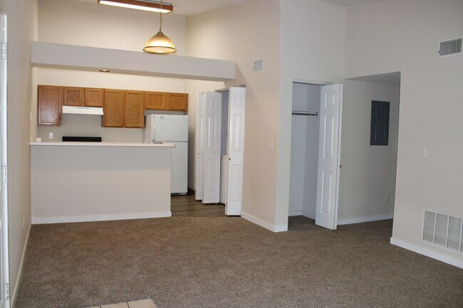 Foto del edificio - Comfortable 2BR Near Campus + $200 Move-In...