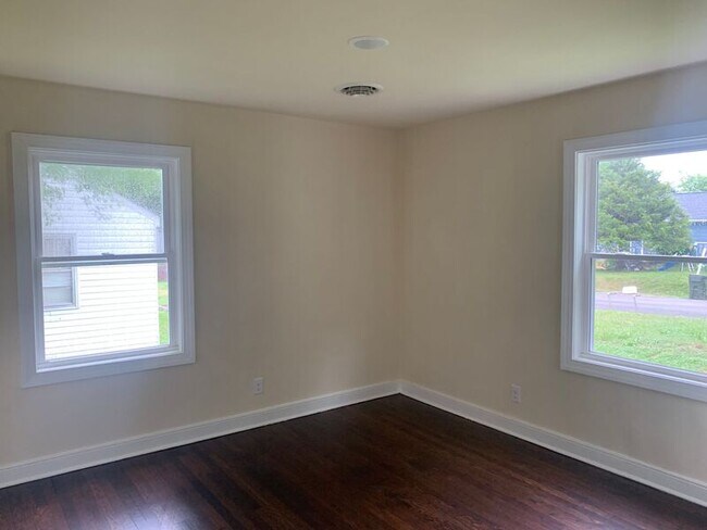 Foto del edificio - 4255 Sheffield Rd