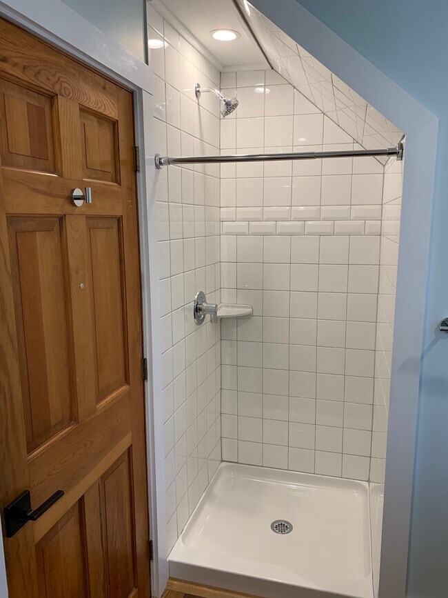 3rd flr shower - 32 Washington Ave