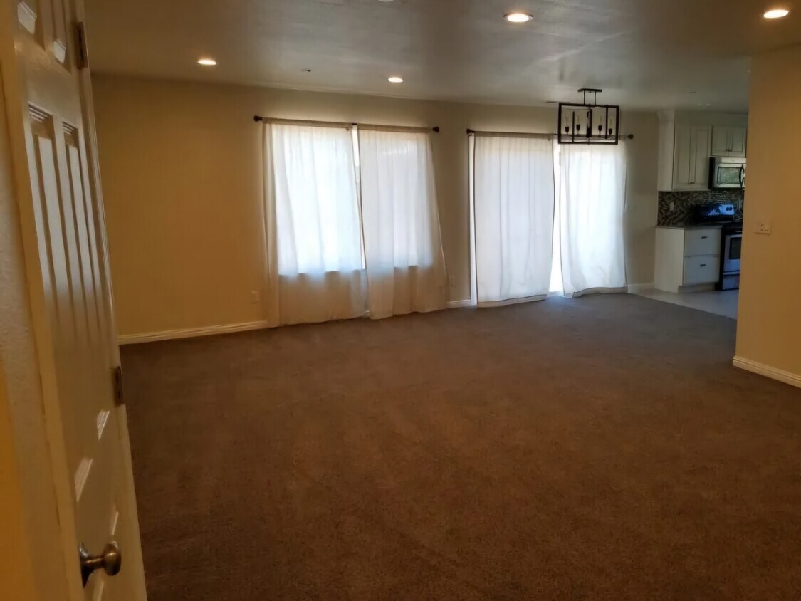 Building Photo - 19965 Pesante Rd