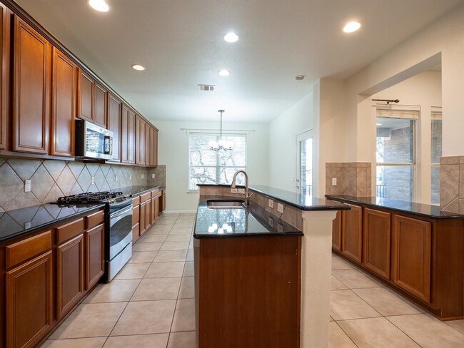 Foto del edificio - 572 Big Meadow Rd