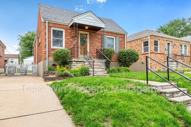 Building Photo - 7035 Plainview Ave