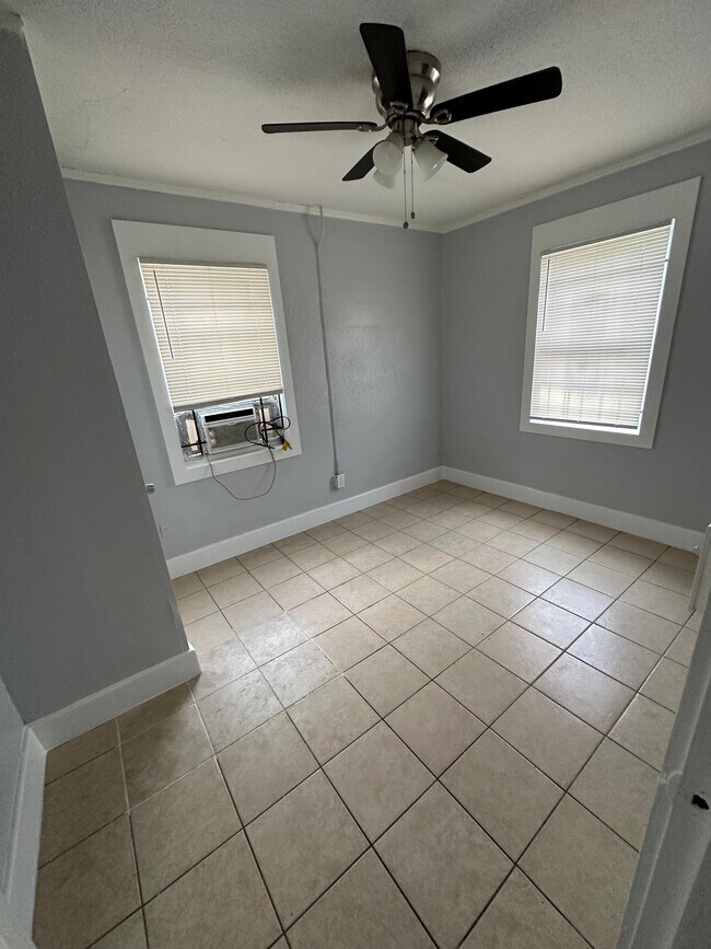 Building Photo - 2534 Moncrief Rd