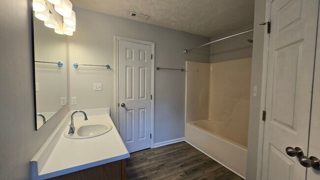 Building Photo - 5762 Bavaria Pl